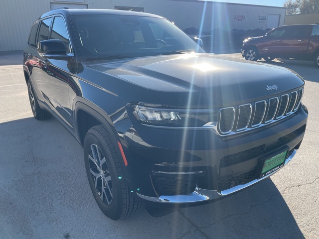 2025 Jeep Grand Cherokee Limited photo 2