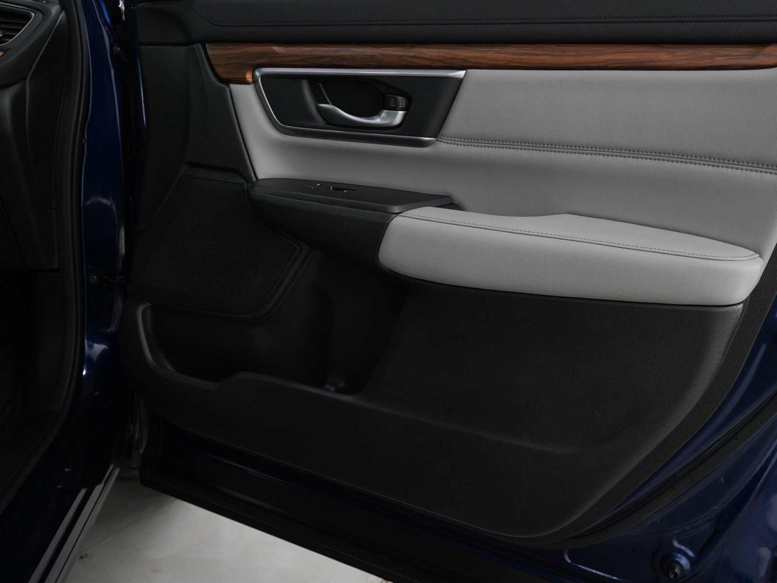 2022 Honda CR-V Hybrid Touring photo 8