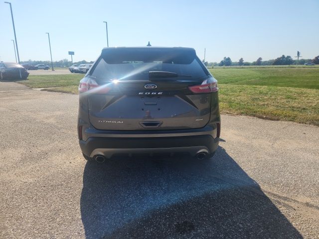 2024 Ford Edge Titanium photo 2