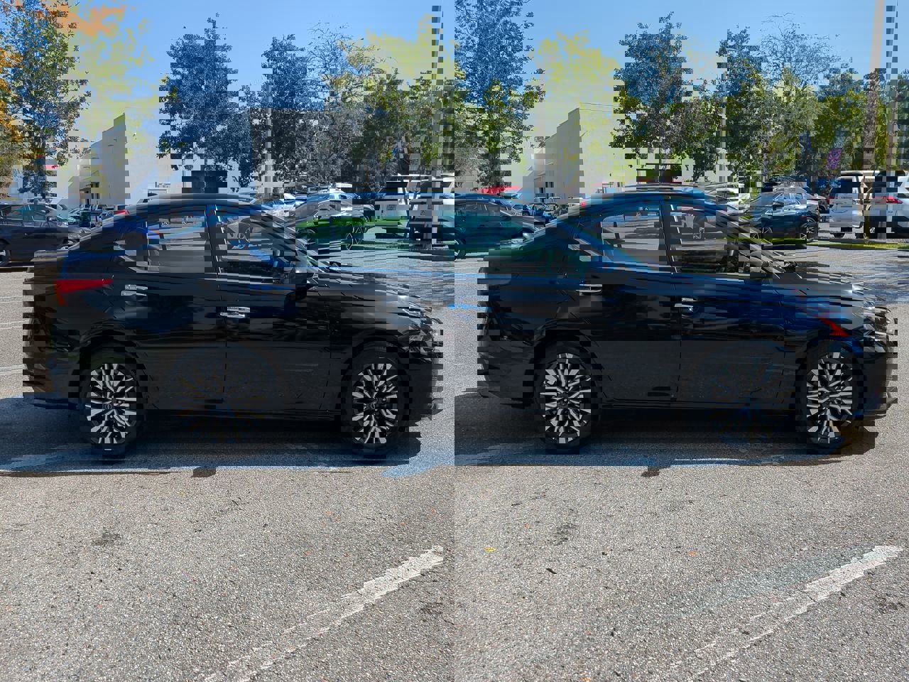 2023 Nissan Altima 2.5 SV photo 3