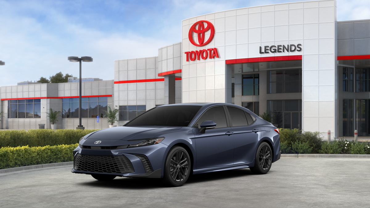 2026 Toyota Camry SE's photo