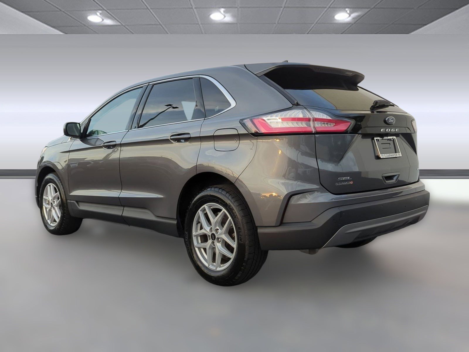 2024 Ford Edge SEL photo 2