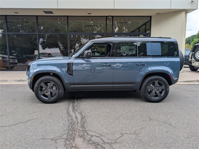 2025 Land Rover Defender 110 S photo 2