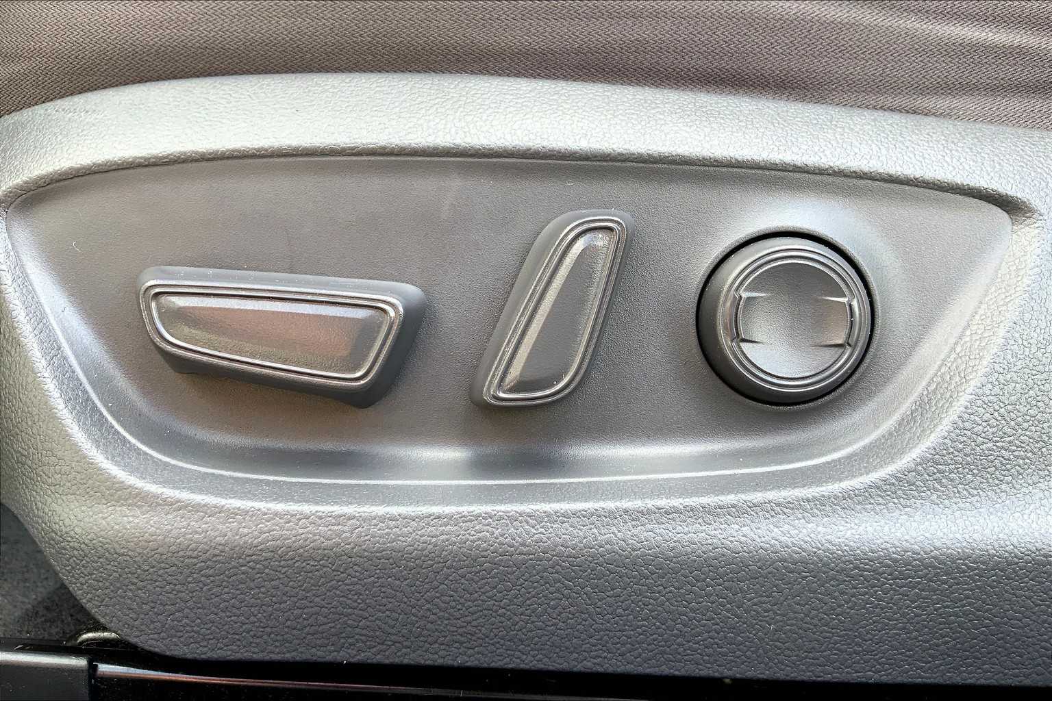 2019 Toyota Camry LE photo 29