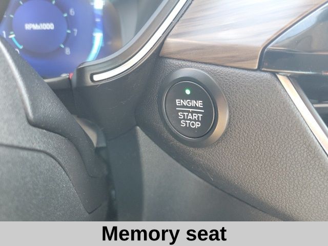 2020 Ford Escape Titanium photo 6