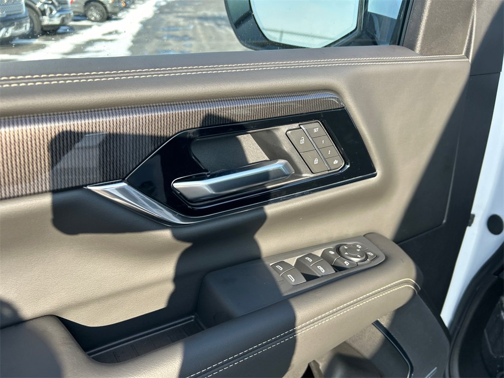 2026 GMC YUKON XL - Image 13