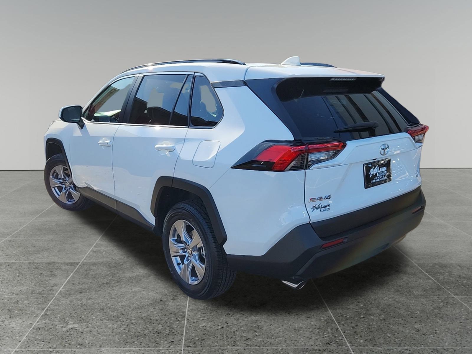 2025 Toyota RAV4 XLE photo 4