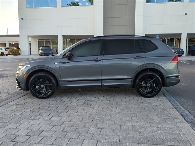 2024 Volkswagen Tiguan SE R-Line Black photo 2