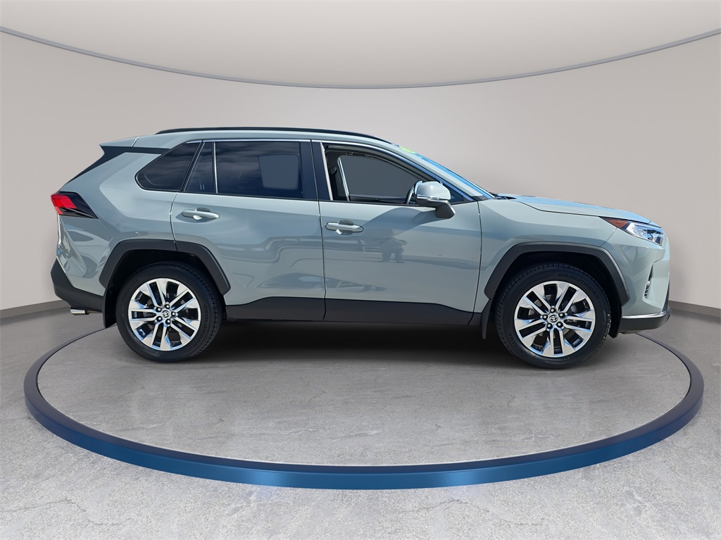 2021 Toyota RAV4 XLE Premium photo 4