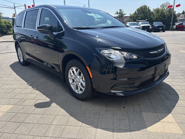 New 2025 Diamond Black Crystal Pearl Chrysler SXT image 1