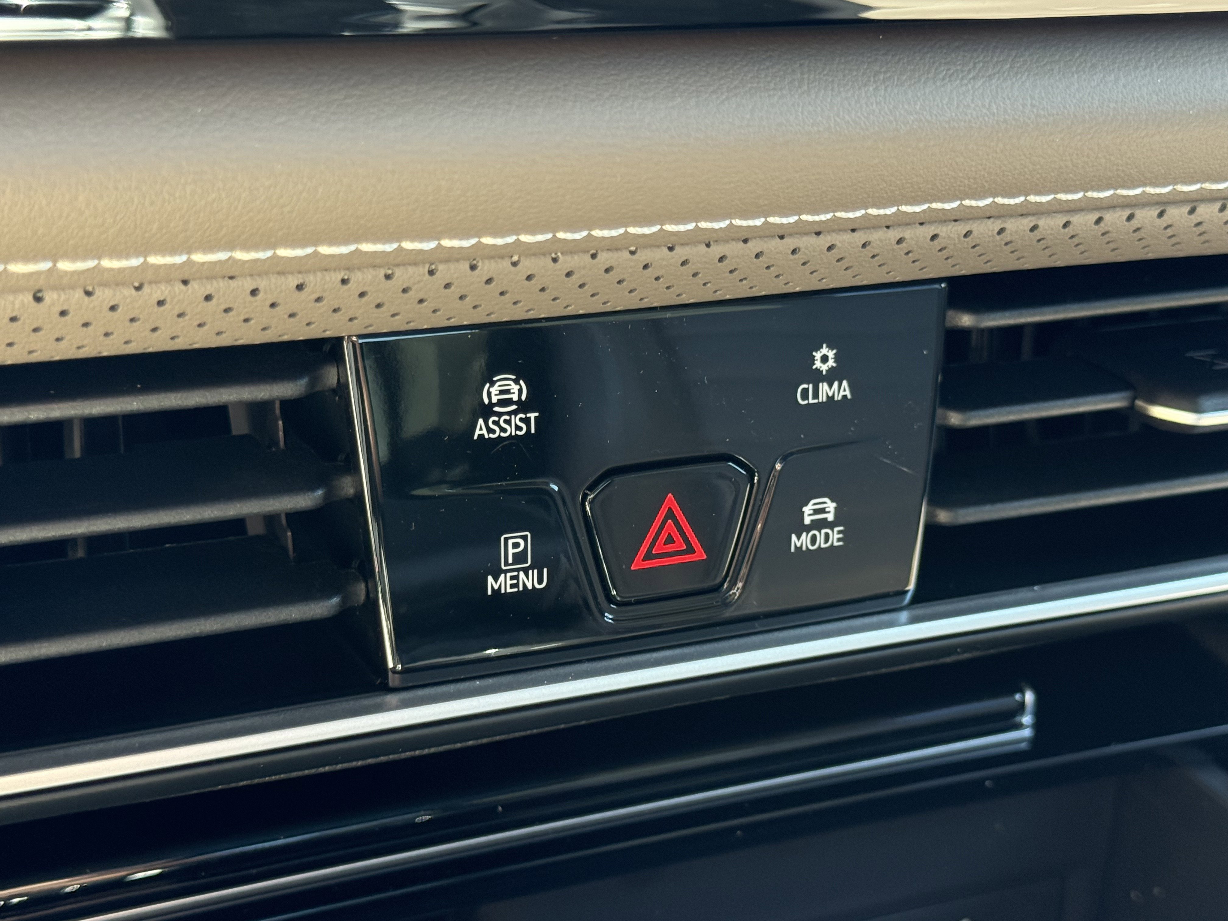 2026 Volkswagen Atlas SEL photo 2