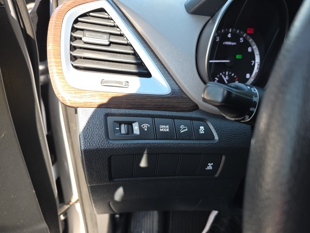 2017 Hyundai Santa Fe SE photo 9