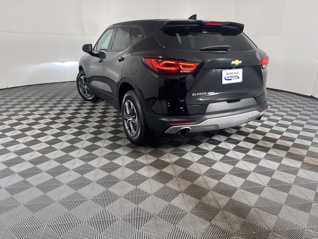 2023 Chevrolet Blazer 2LT photo 3