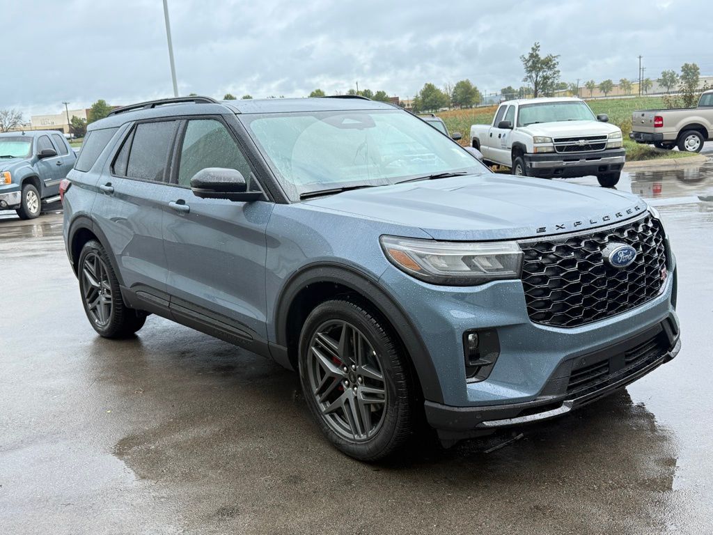 2025 Ford Explorer ST photo 2