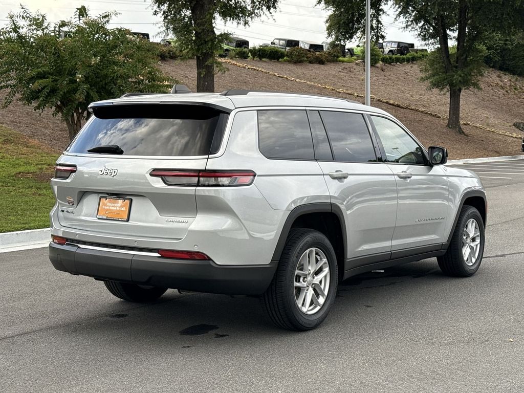 2021 Jeep Grand Cherokee Laredo photo 4