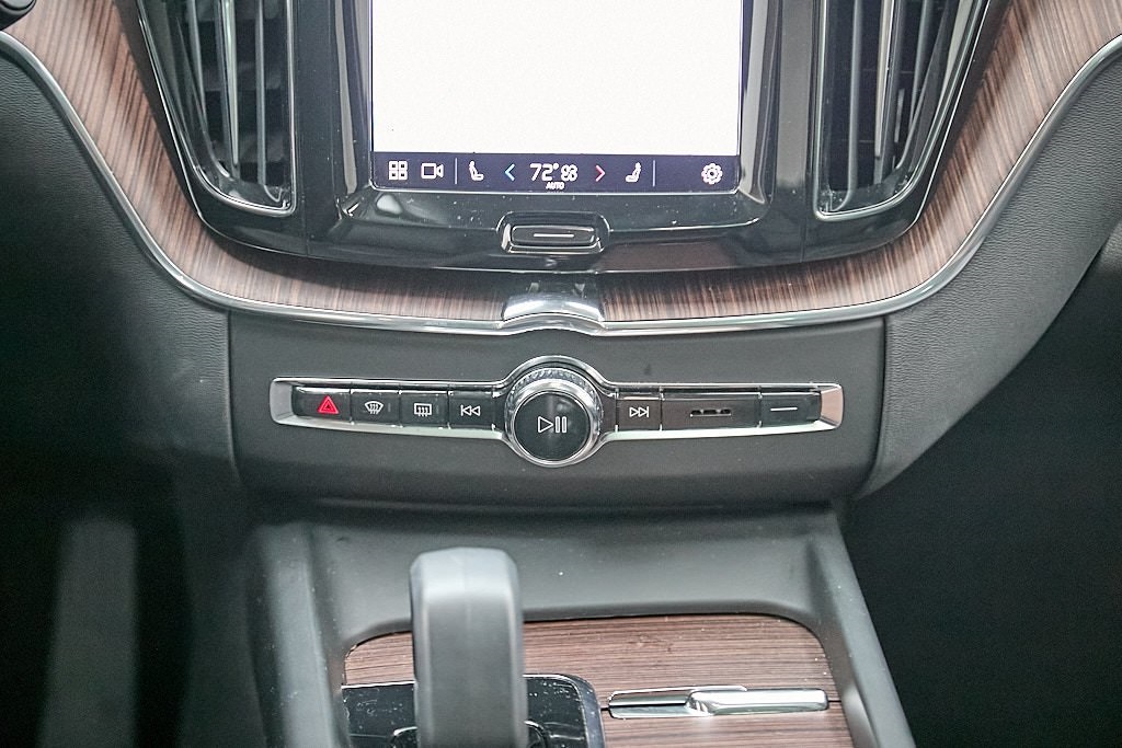 2023 VOLVO XC60 - Image 29