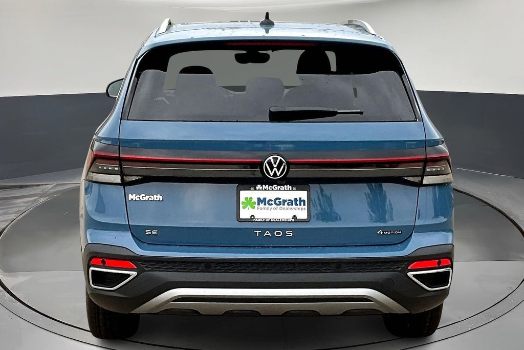 2025 Volkswagen Taos SE photo 3
