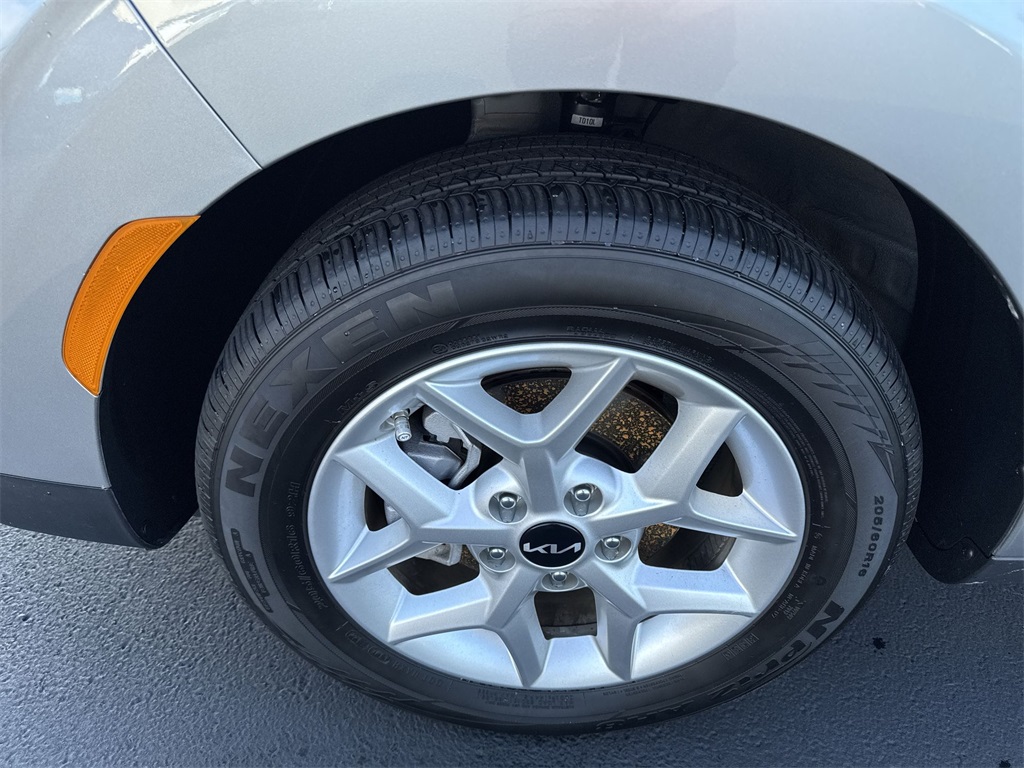 2025 Kia Soul LX photo 15