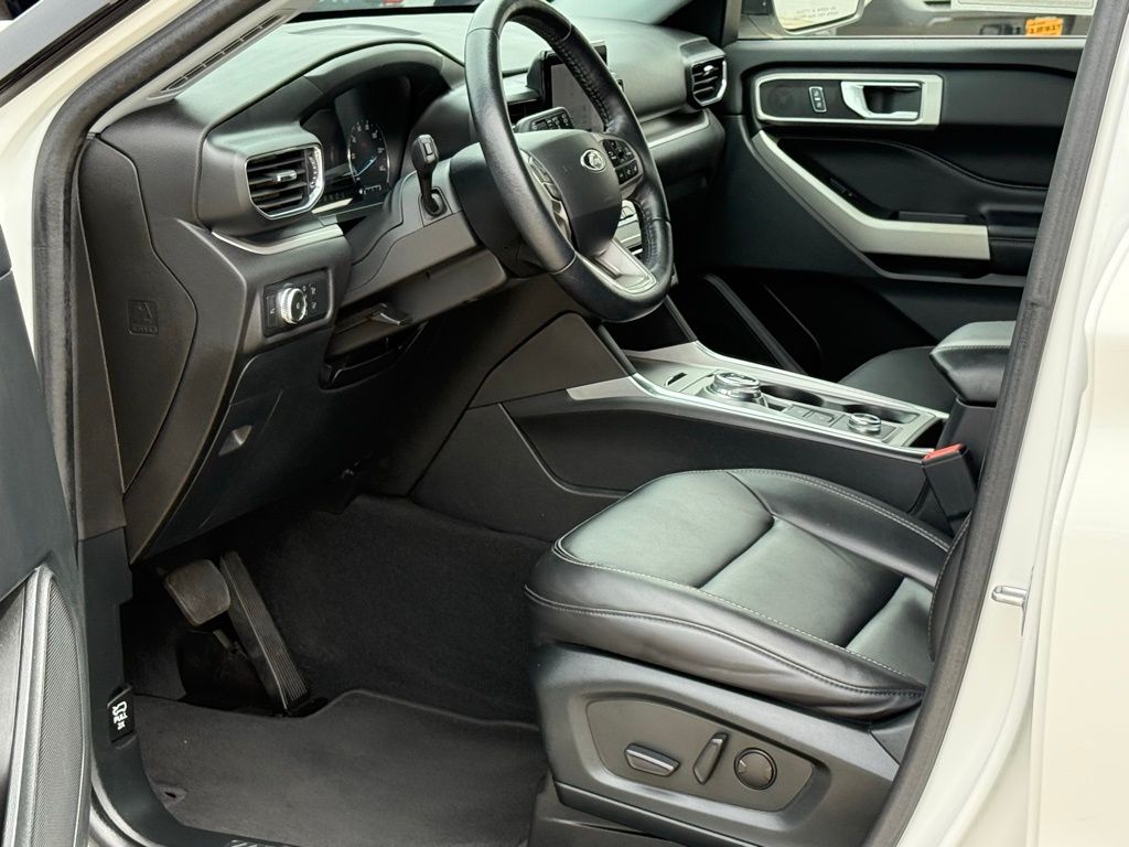 2022 Ford Explorer XLT photo 6