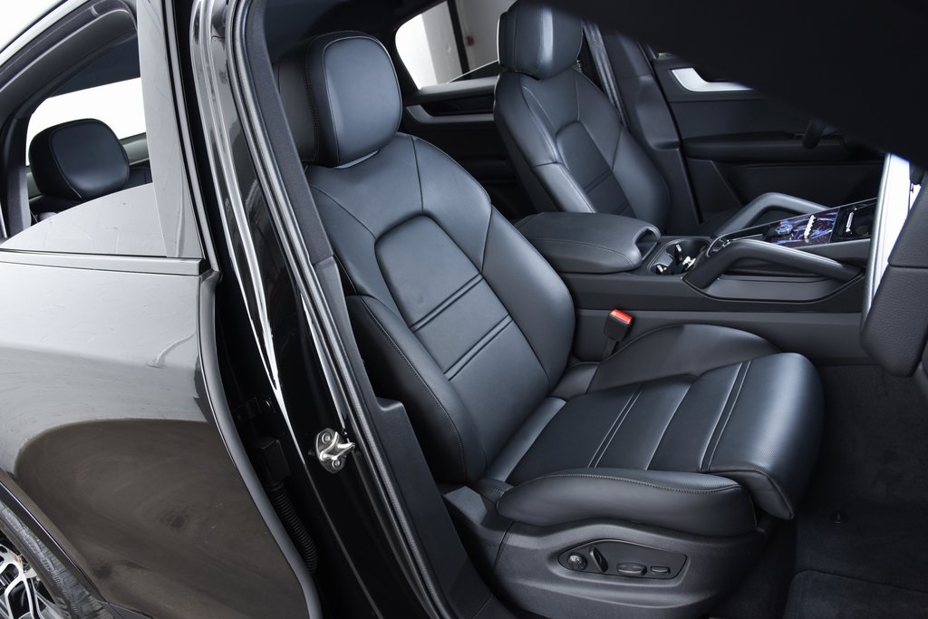 2025 Porsche Cayenne Coupe photo 33