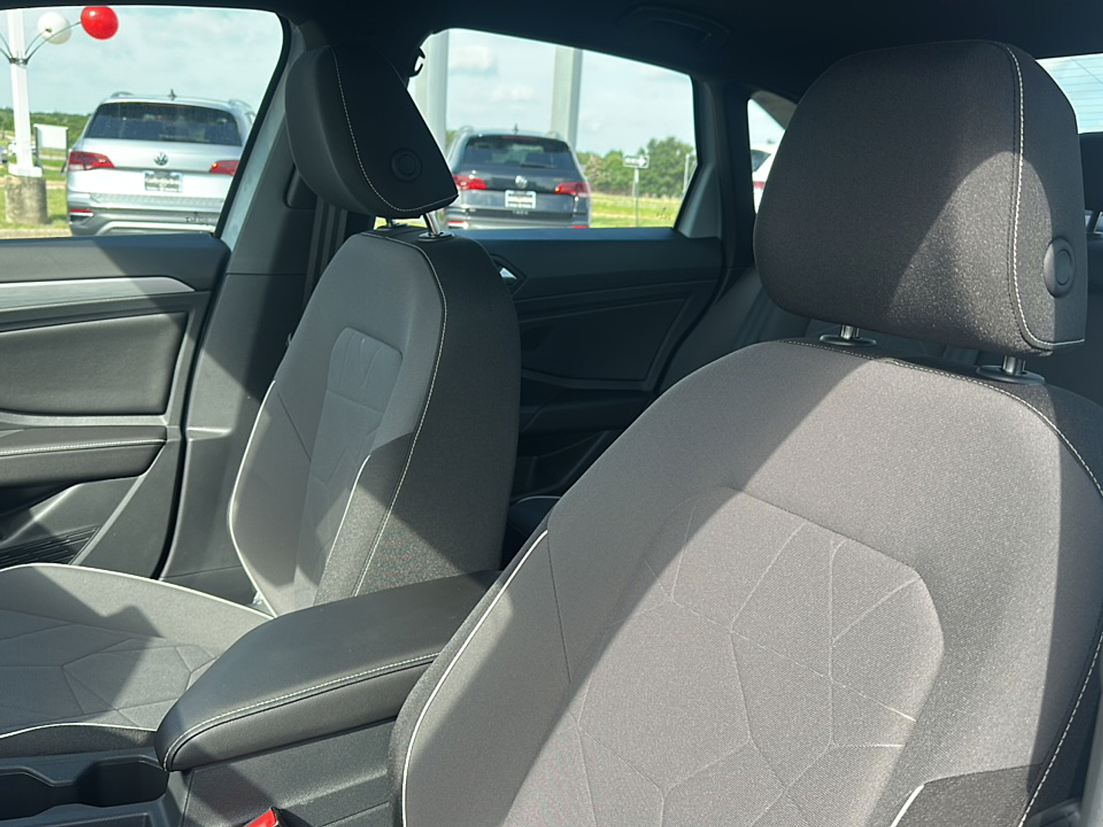 2025 Volkswagen Jetta 1.5T Sport photo 5