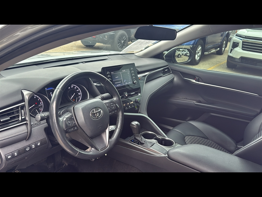 2023 Toyota Camry SE photo 4