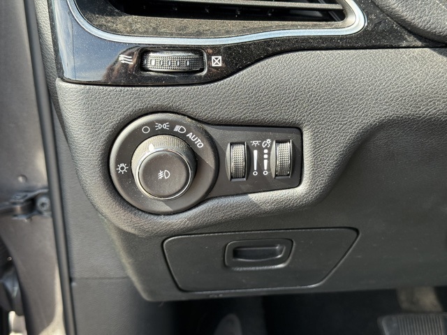 2019 Jeep Cherokee Altitude photo 18