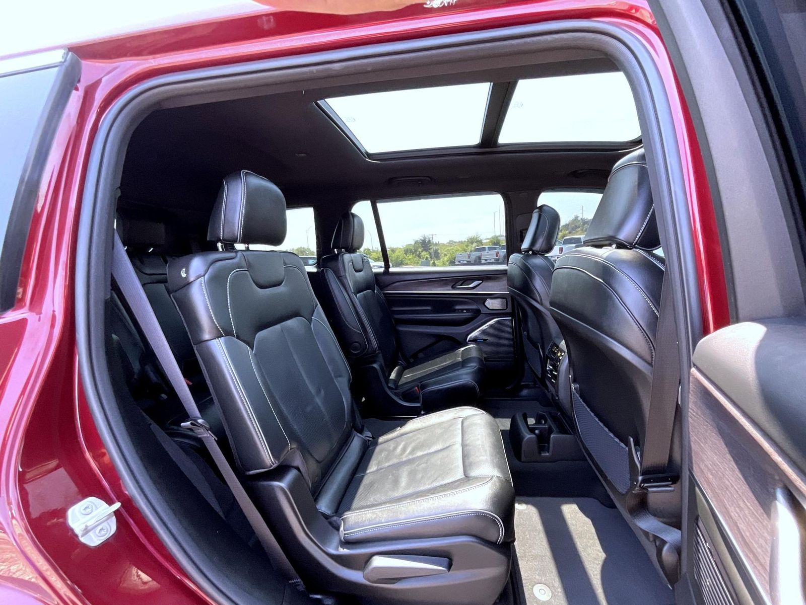 2024 Jeep Grand Cherokee Overland Sport photo 16