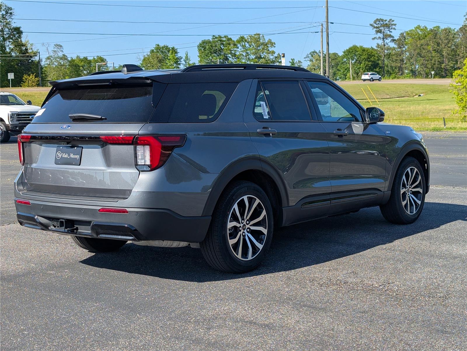 2025 Ford Explorer ST-Line photo 4