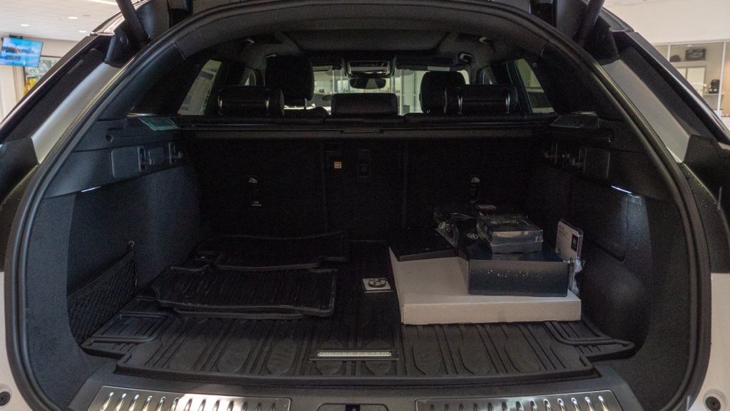 2025 Land Rover Range Rover Velar SE photo 6