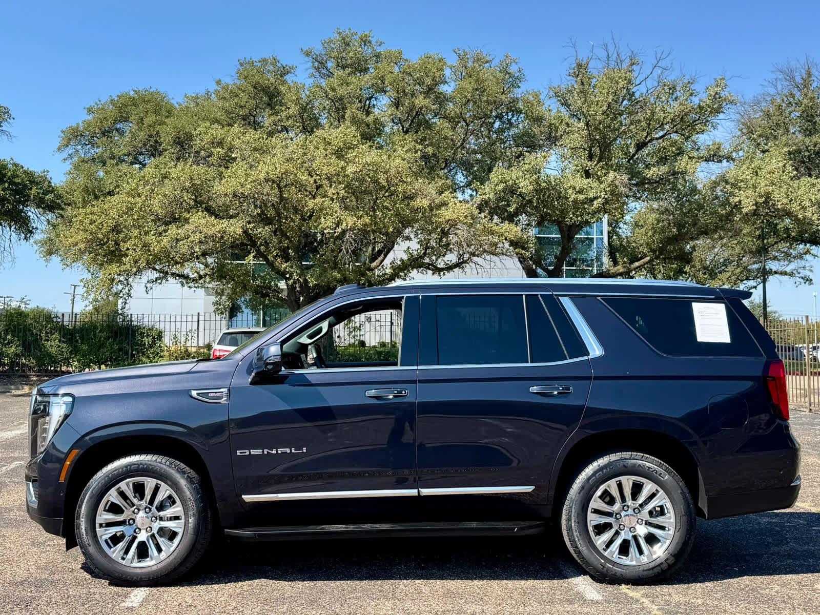 2025 Gmc Yukon Denali photo 2