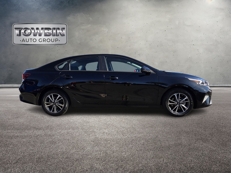 2023 Kia Forte LXS photo 3