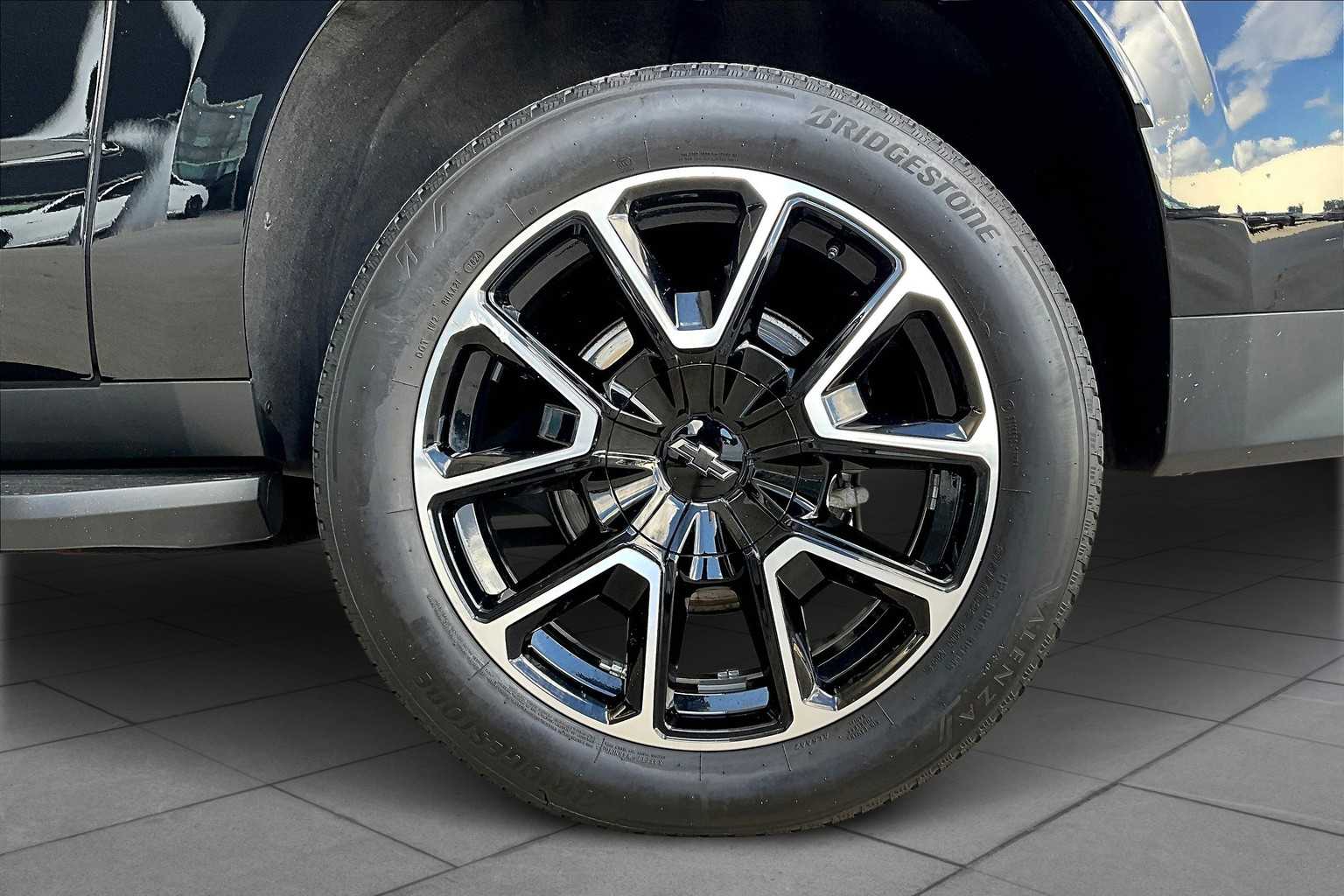 2021 Chevrolet Suburban RST photo 9