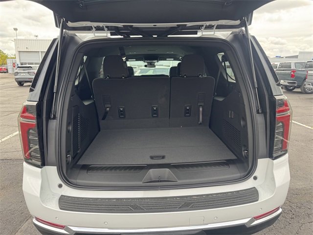 2026 Chevrolet Suburban LS photo 4