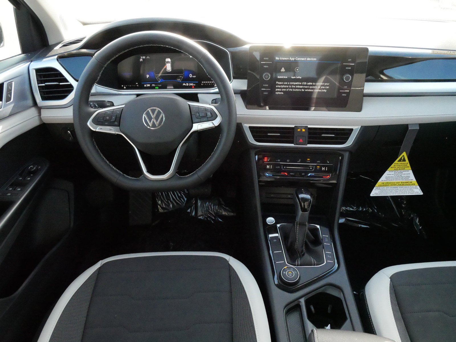 2025 Volkswagen Taos SE photo 5