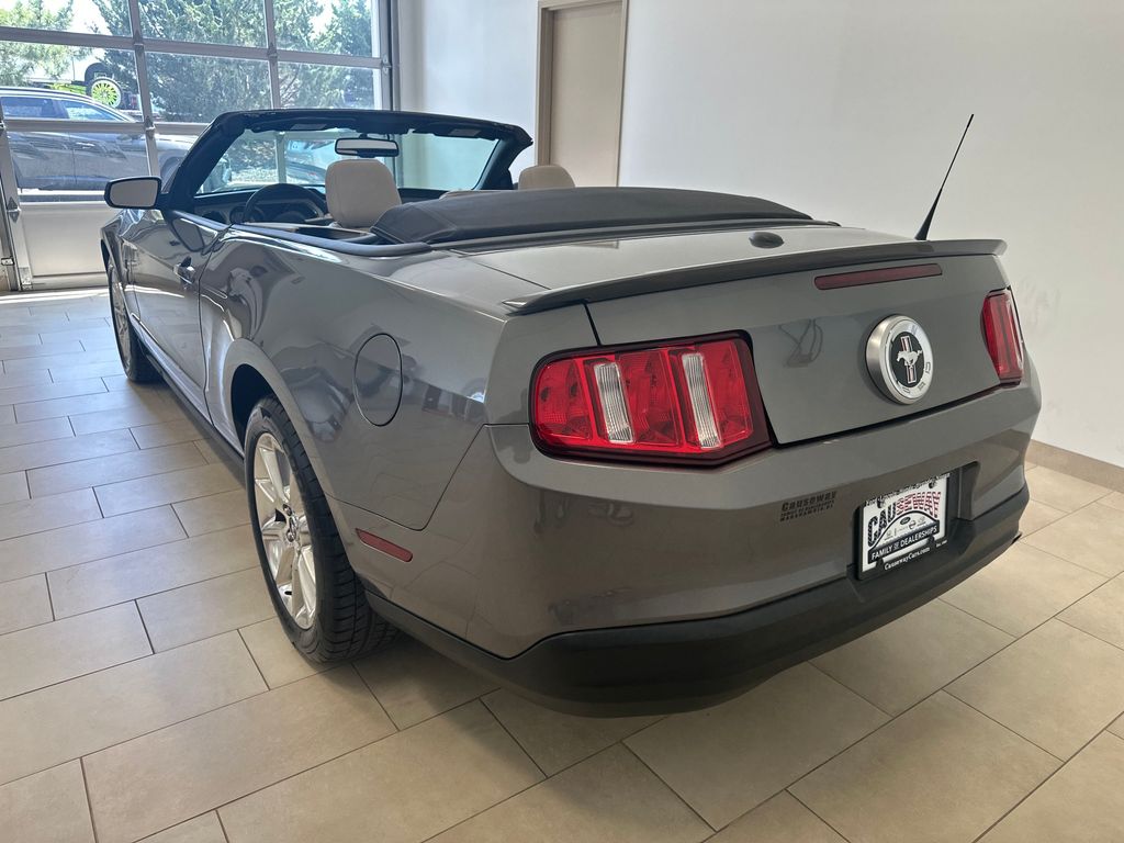 2010 Ford Mustang V6 photo 4