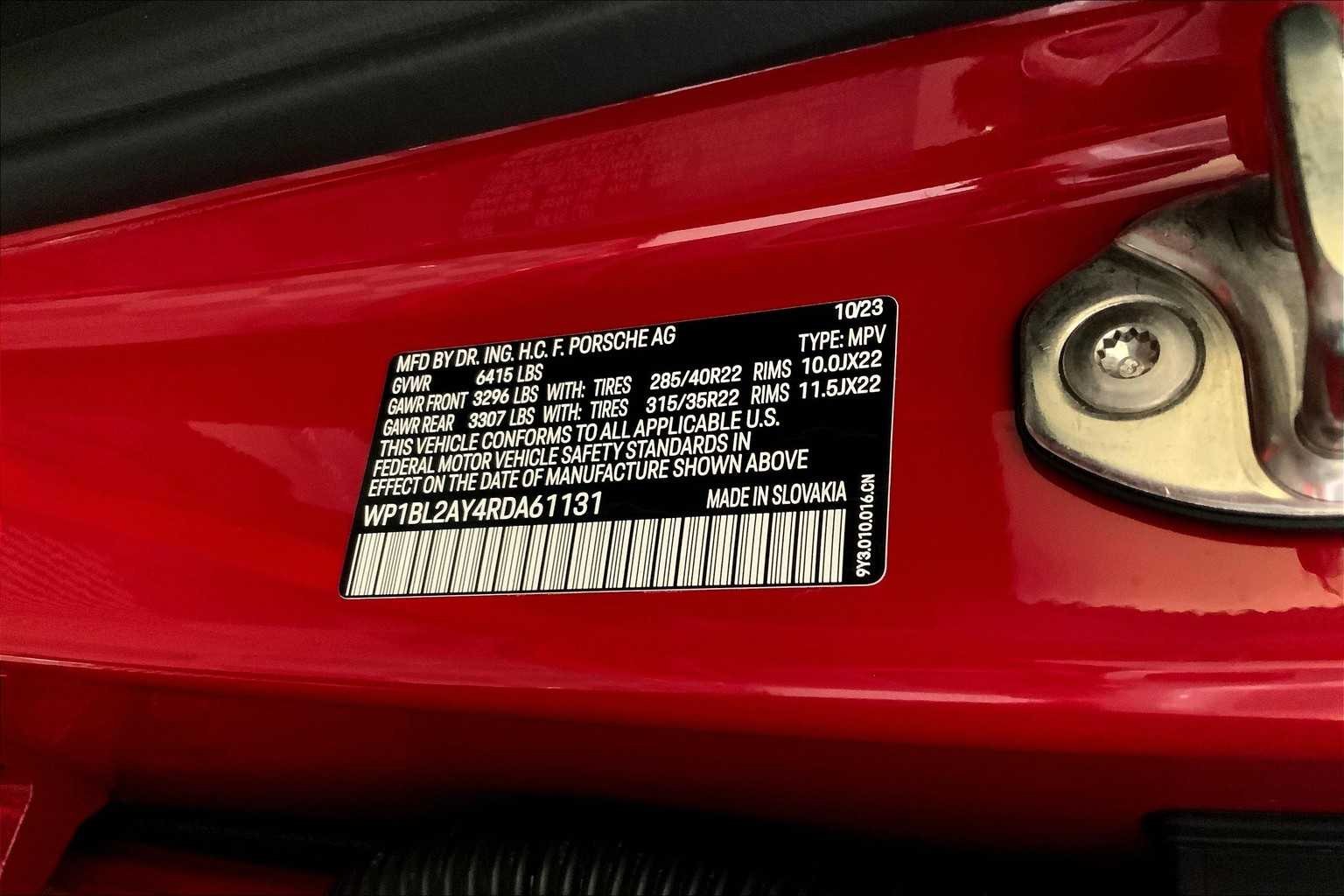 2024 Porsche Cayenne S Coupe photo 32