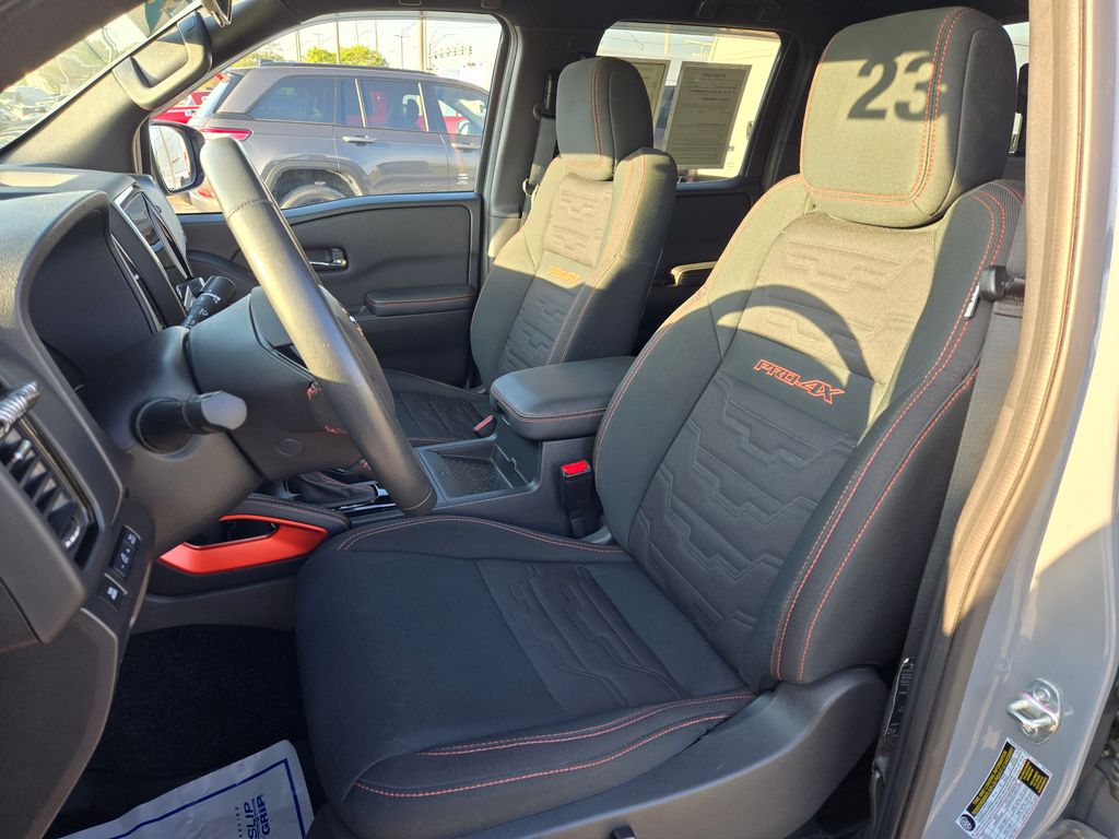 2023 Nissan Frontier PRO-4X photo 13