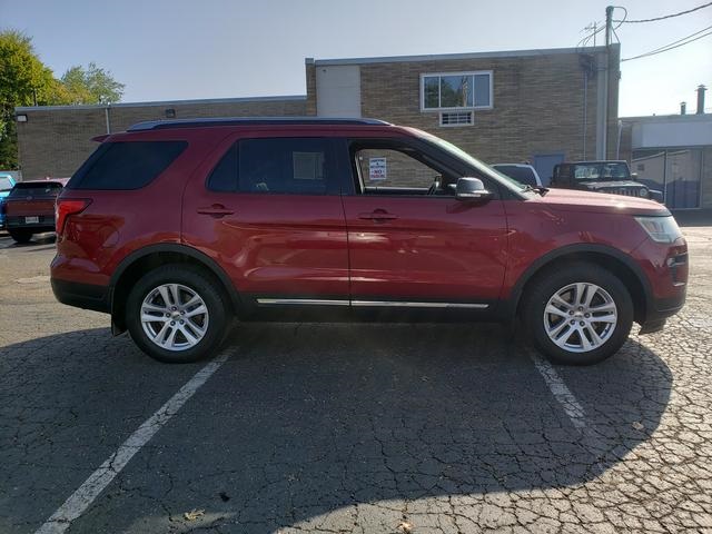 2018 Ford Explorer XLT photo 4