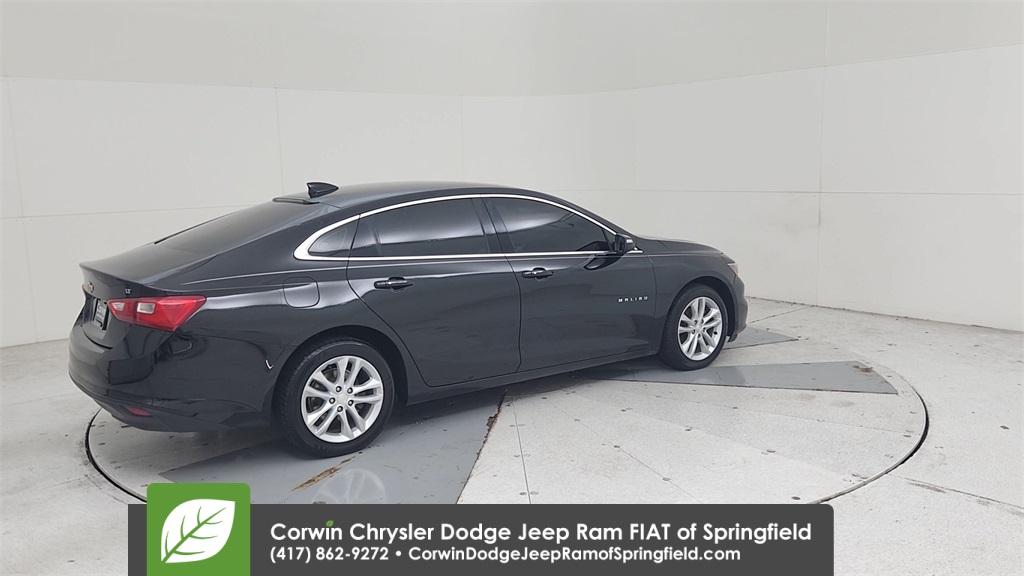 2017 Chevrolet Malibu 1LT photo 14