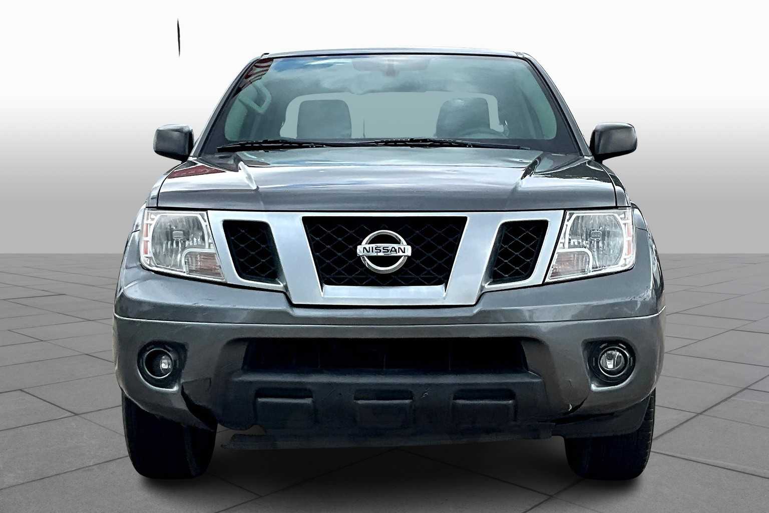 2020 Nissan Frontier SV Crew Cab photo 2