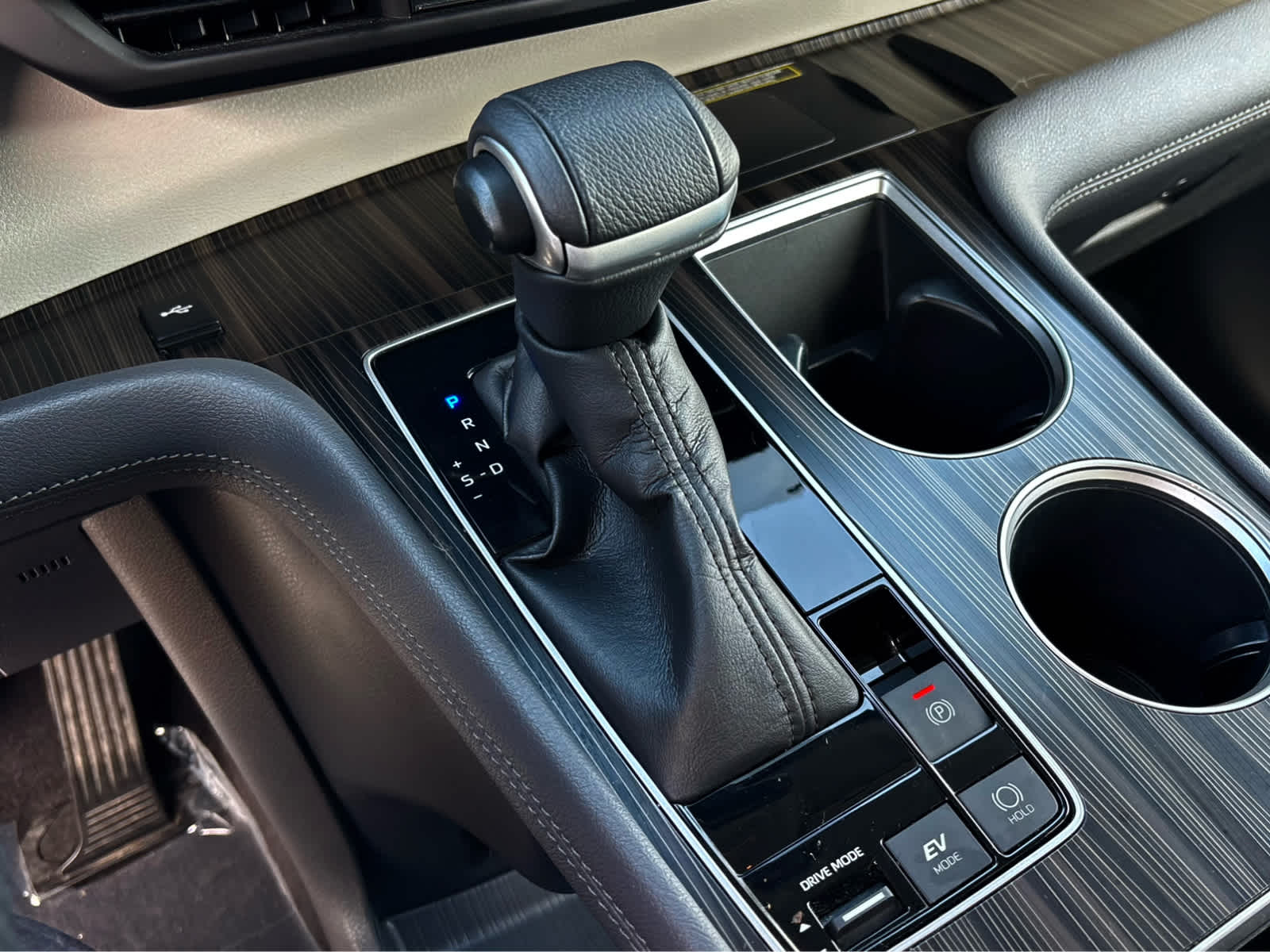 2022 Toyota Sienna Limited photo 25