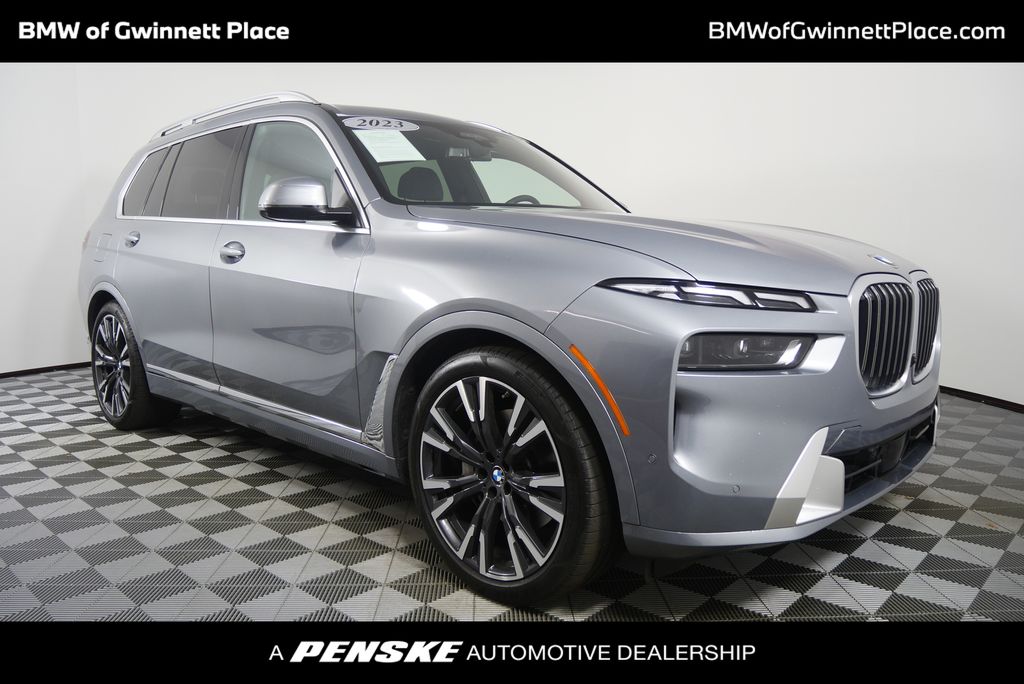 2023 BMW X7 40i's photo