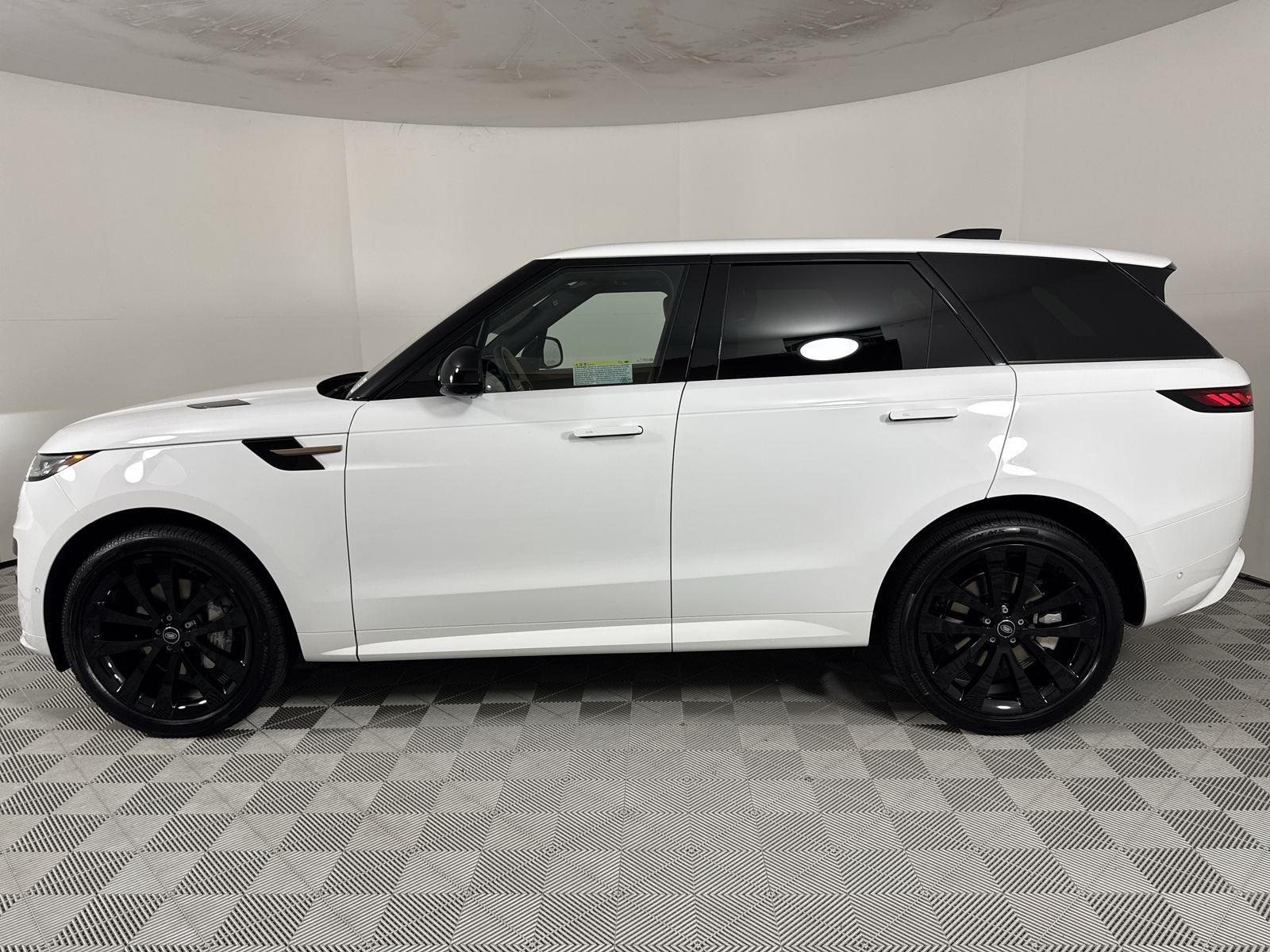 2025 Land Rover Range Rover Sport SE photo 2