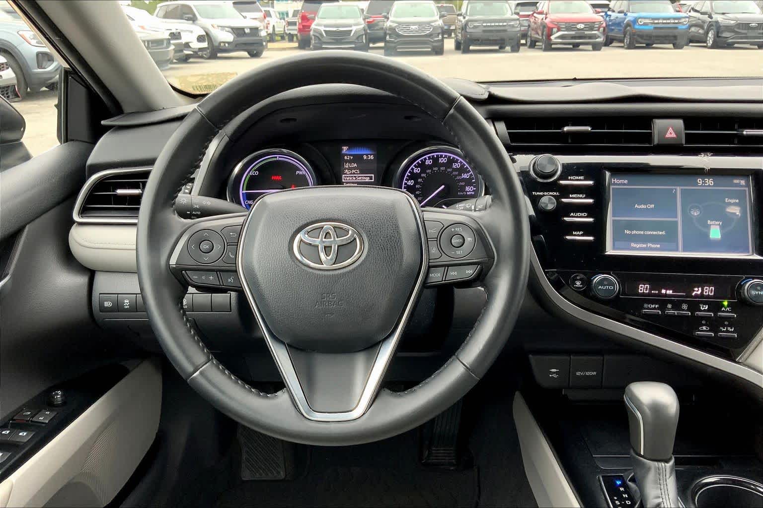 2019 Toyota Camry SE XLE Hybrid photo 4
