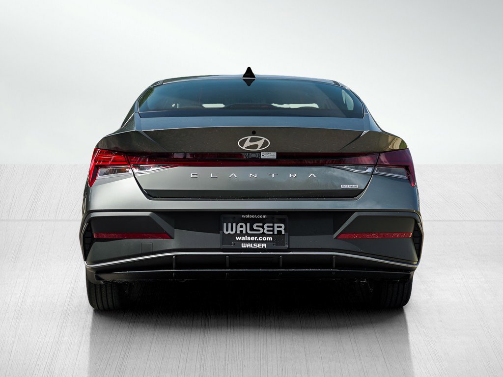 2025 Hyundai Elantra Hybrid Blue photo 4