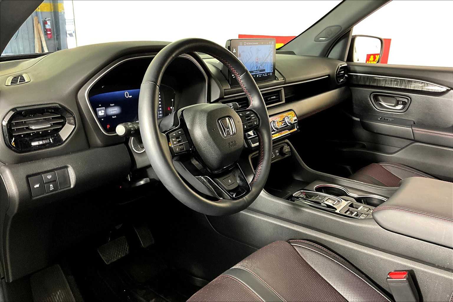 2025 Honda Pilot Black Edition photo 13