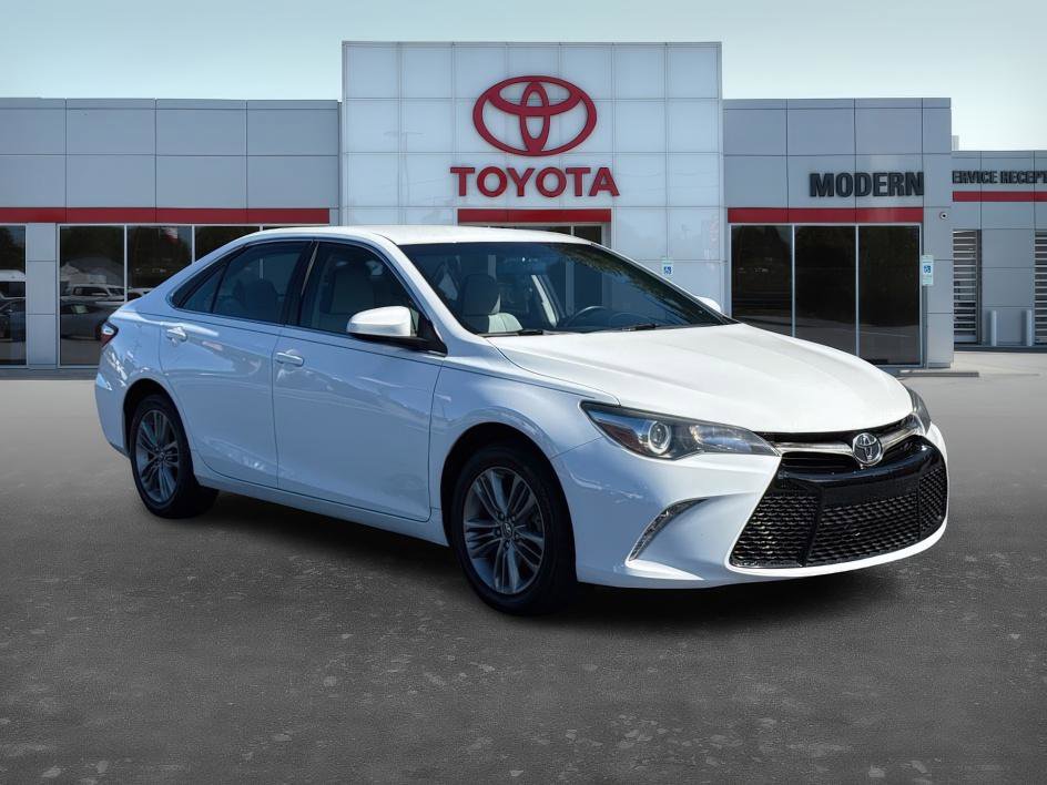 2016 Toyota Camry SE photo 3