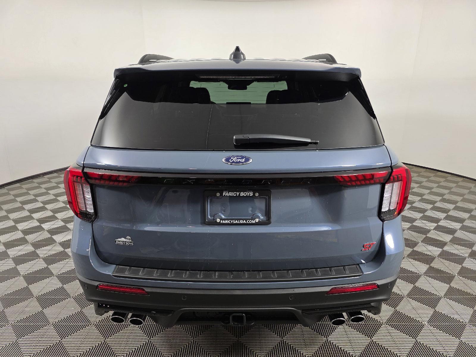2025 Ford Explorer ST photo 4