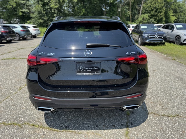 2025 Mercedes Benz GLC 300 4MATIC photo 4